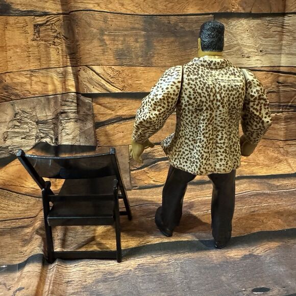 WWF The Rock Wrestling Figure Summer Slam 99 Fully Loaded 2 Jakks Pacific Chair - Picture 4 of 8